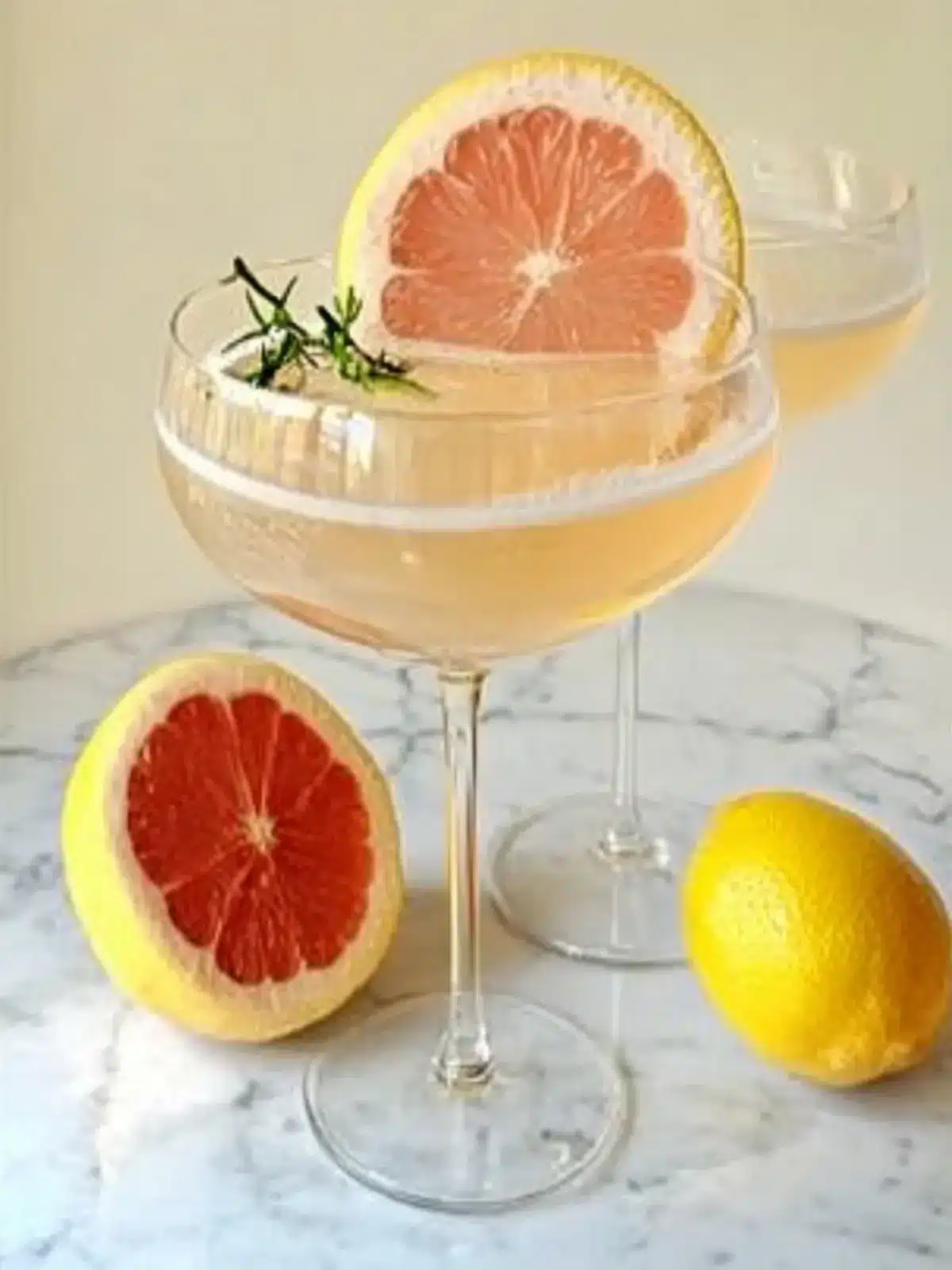 Sip the Summer: Refreshing French Blonde Cocktail Recipe 3 French Blonde