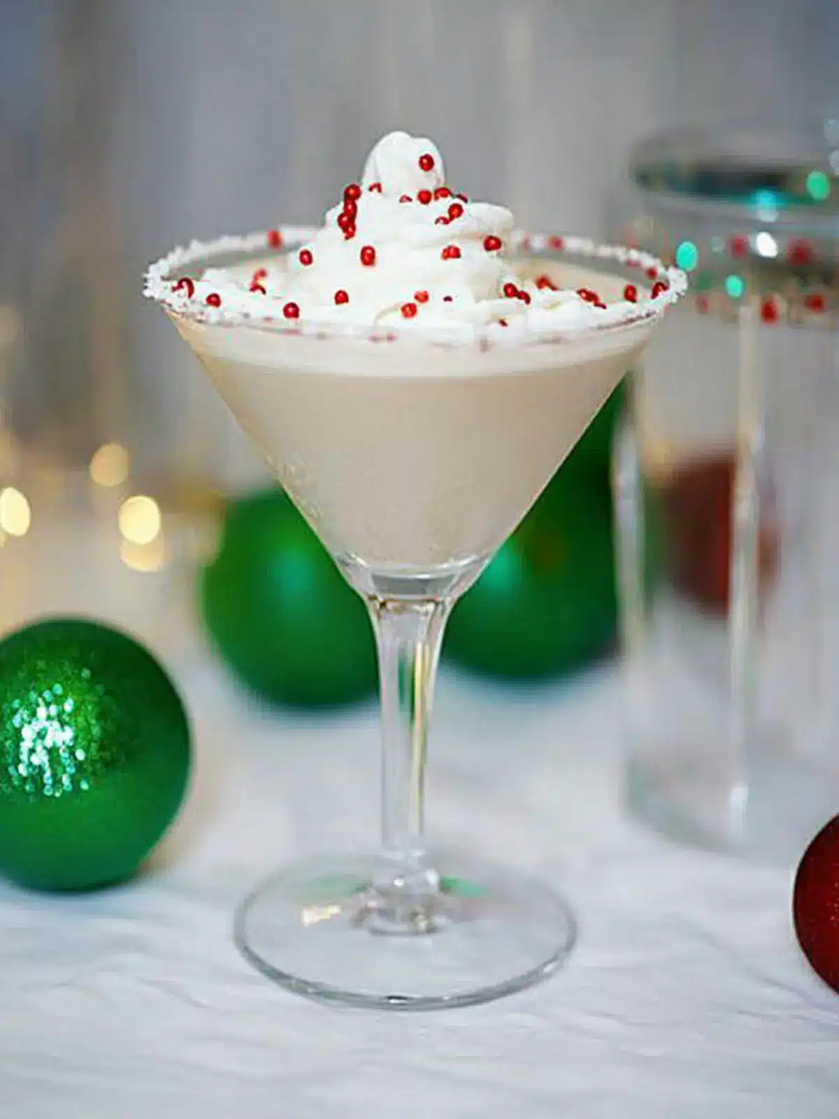 Tinseltini: Indulge in This Festive Creamy Cocktail Delight 2 Tinseltini