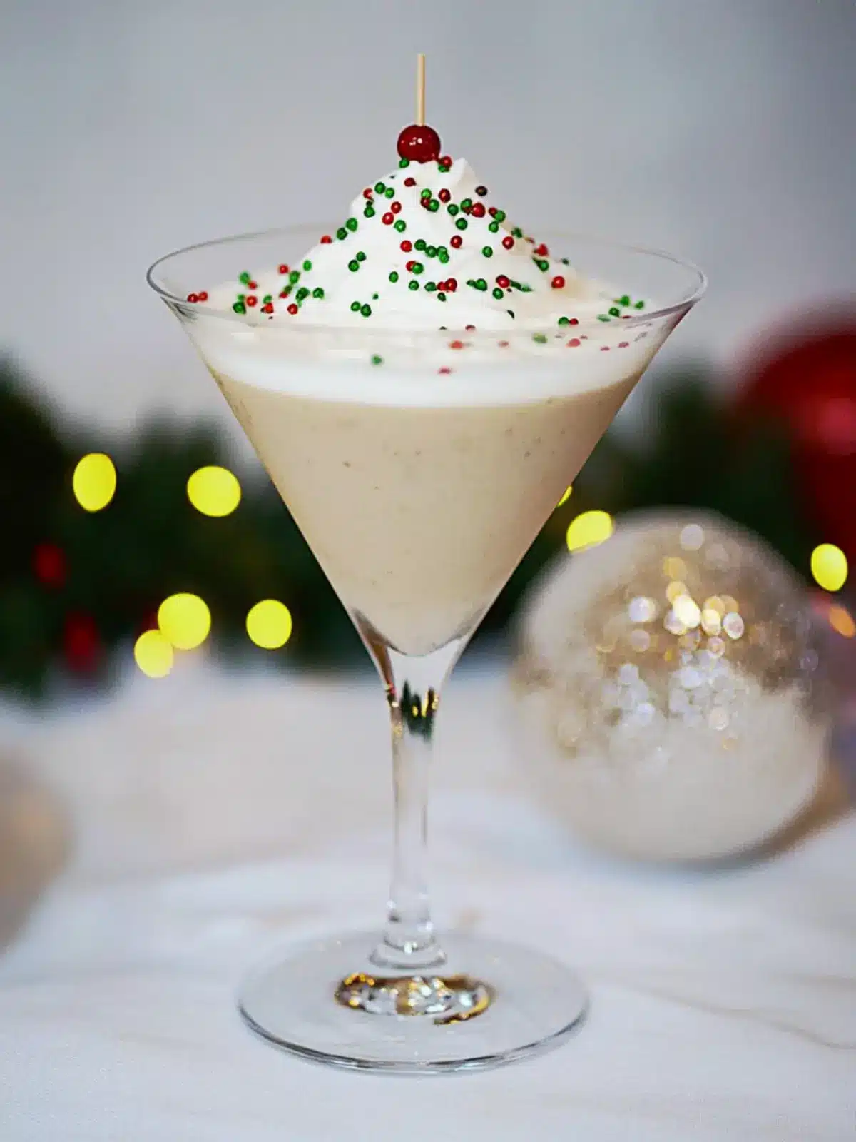 Tinseltini: Indulge in This Festive Creamy Cocktail Delight 3 Tinseltini